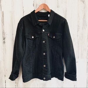 Black trucker Levis Jean jacket